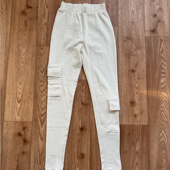 PrettyLittleThing Ribbed Leggings - Picture 1 of 3